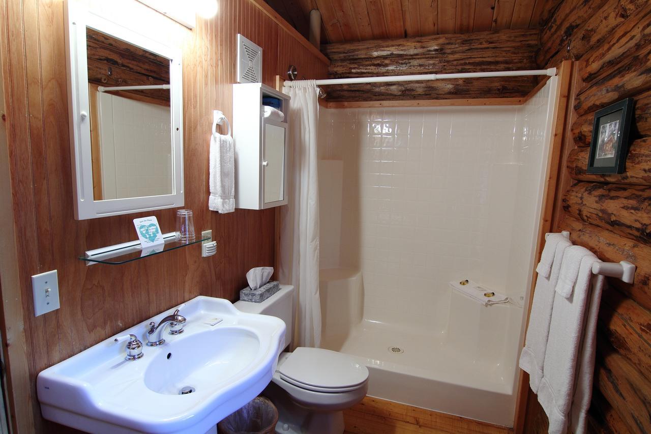 Silverwolf Log Chalets Coram Esterno foto