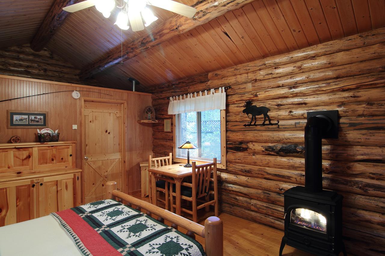 Silverwolf Log Chalets Coram Esterno foto